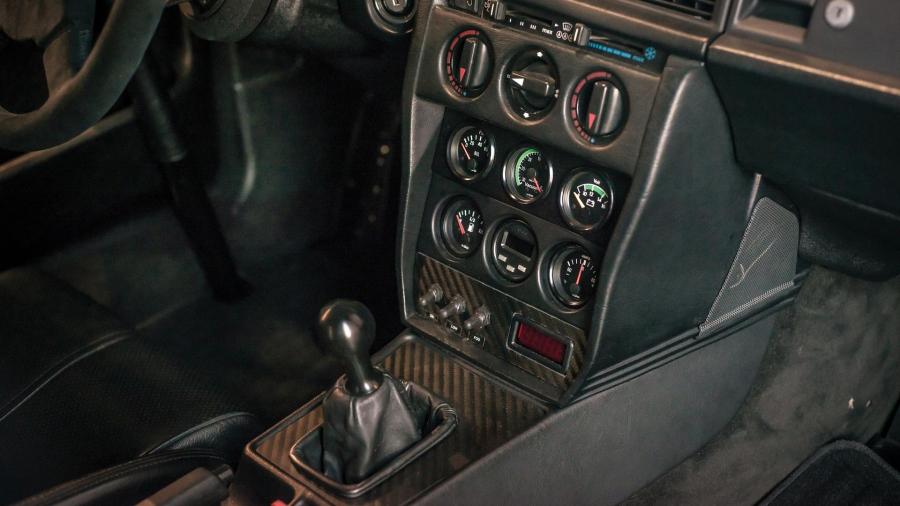 Детали интерьера Mercedes-Benz 190E 2.5-16 EVO II 1990 года  (фото 21 из 22)